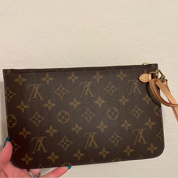 Brand new Louis Vuitton Neverfull Pouch - Picture 2 of 7
